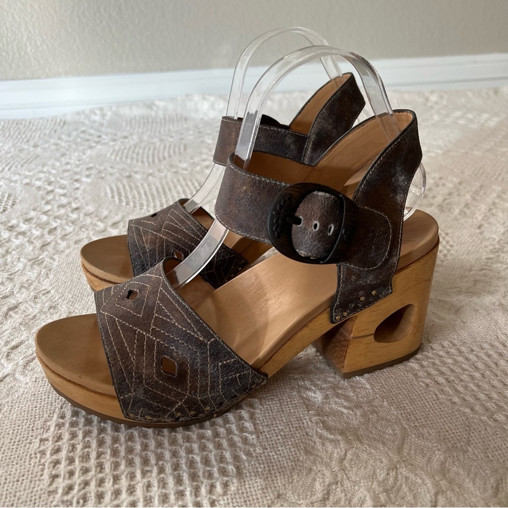 Dansko Odele Metallic Wood Block Heel Sandal Buckle Strap Adjustable Size 39 - Picture 14 of 15